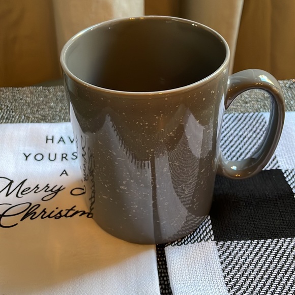 New! 20 ounce gray/white glazed mug and 2-100% cotton dish towels, Xmas - Picture 4 of 10